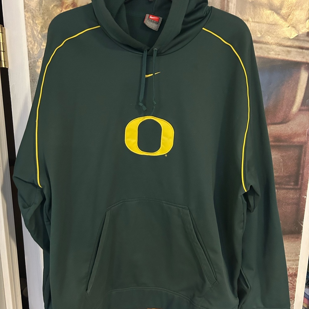 Vintage Men’s Nike Oregon Ducks Hoodie! Size XXL.